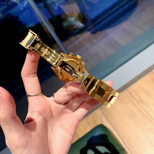 ブランド時計側面デザイン